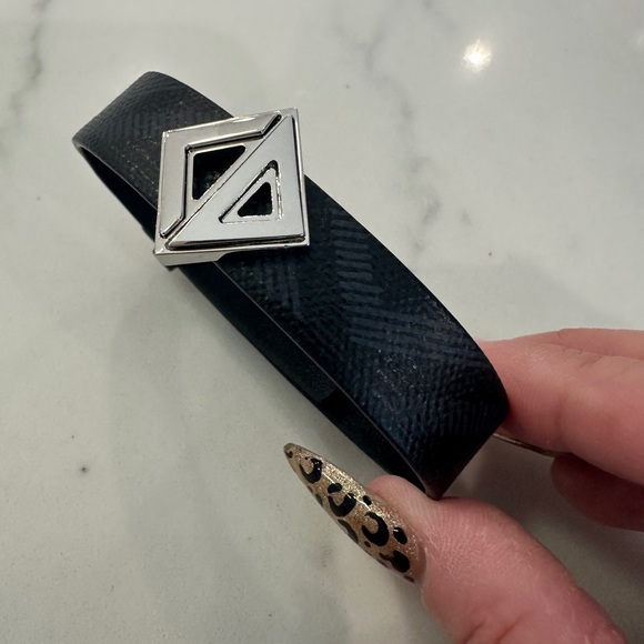 Christian Dior CD Diamond Logo Bracelet - Picture 3 of 6